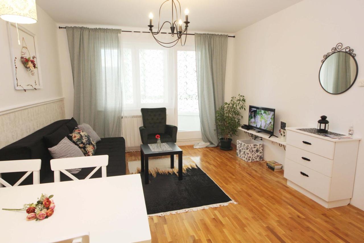 Apartment Mila - A Stylish Near Airport Sarajevo